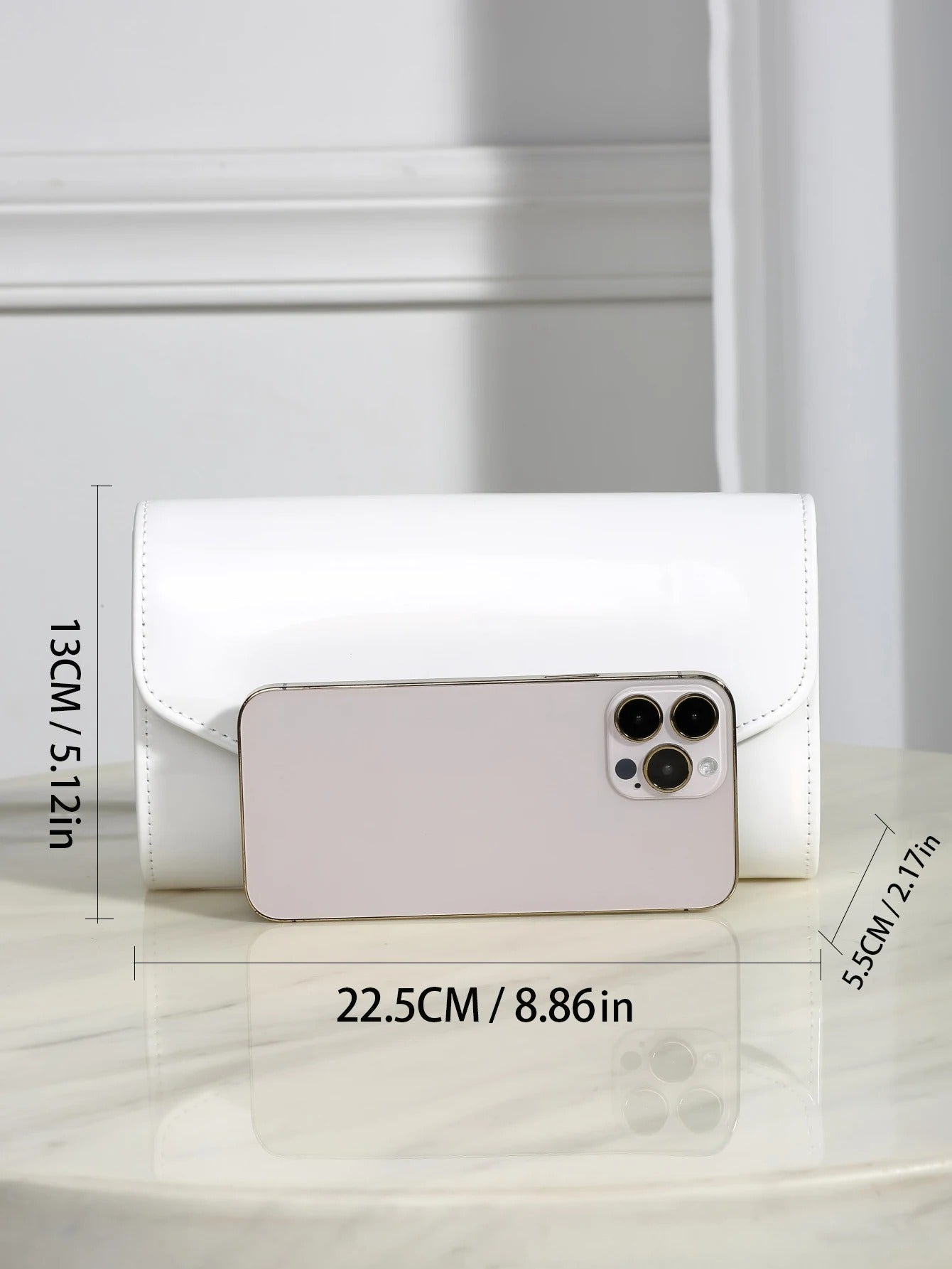 Elegant, small, solid-color, cute clutch, fashionable chain crossbody bag, small square bag suitable for all seasons.