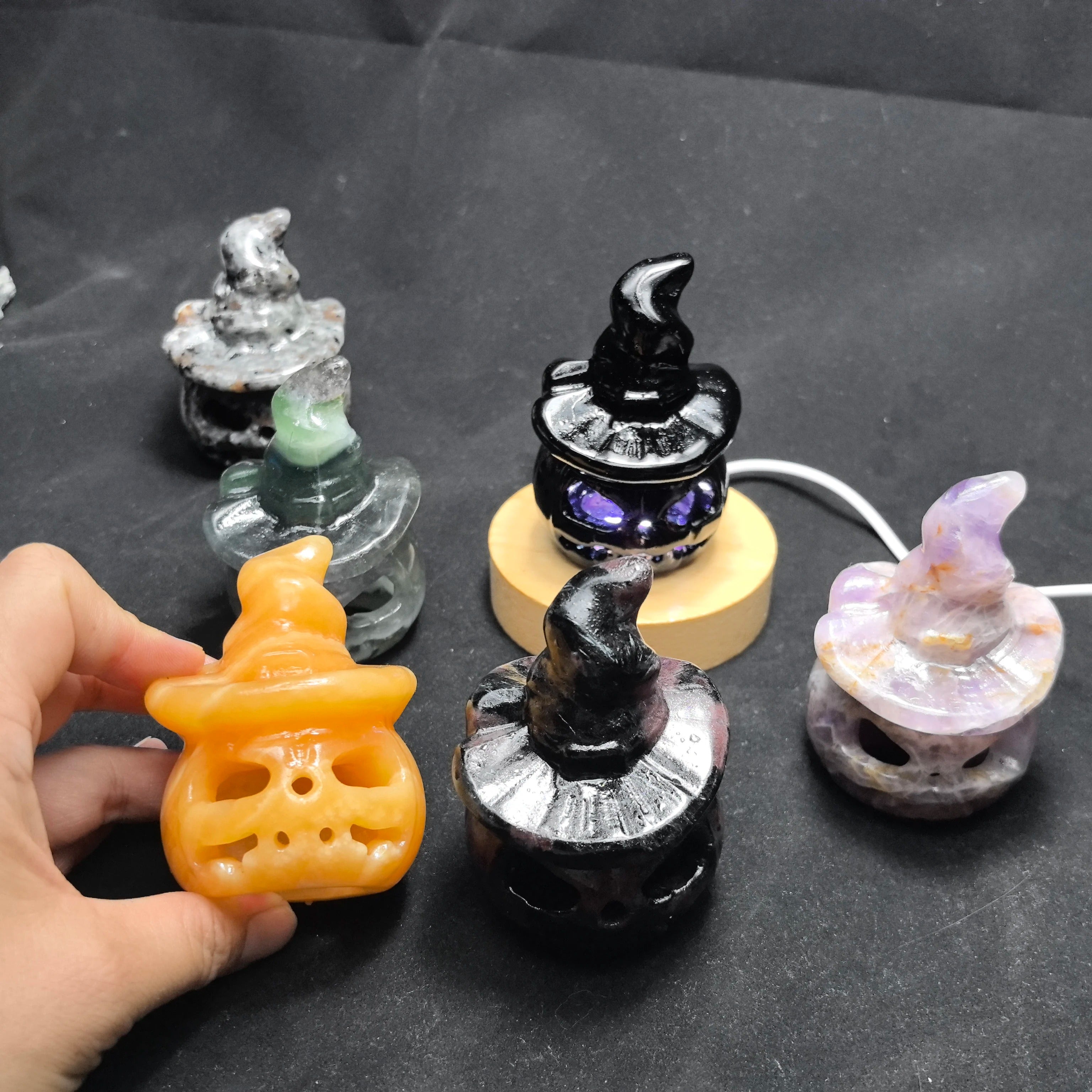 All kinds of pumpkin carving stone art and craft sculptures for Halloween home decoration, festivals and daily use